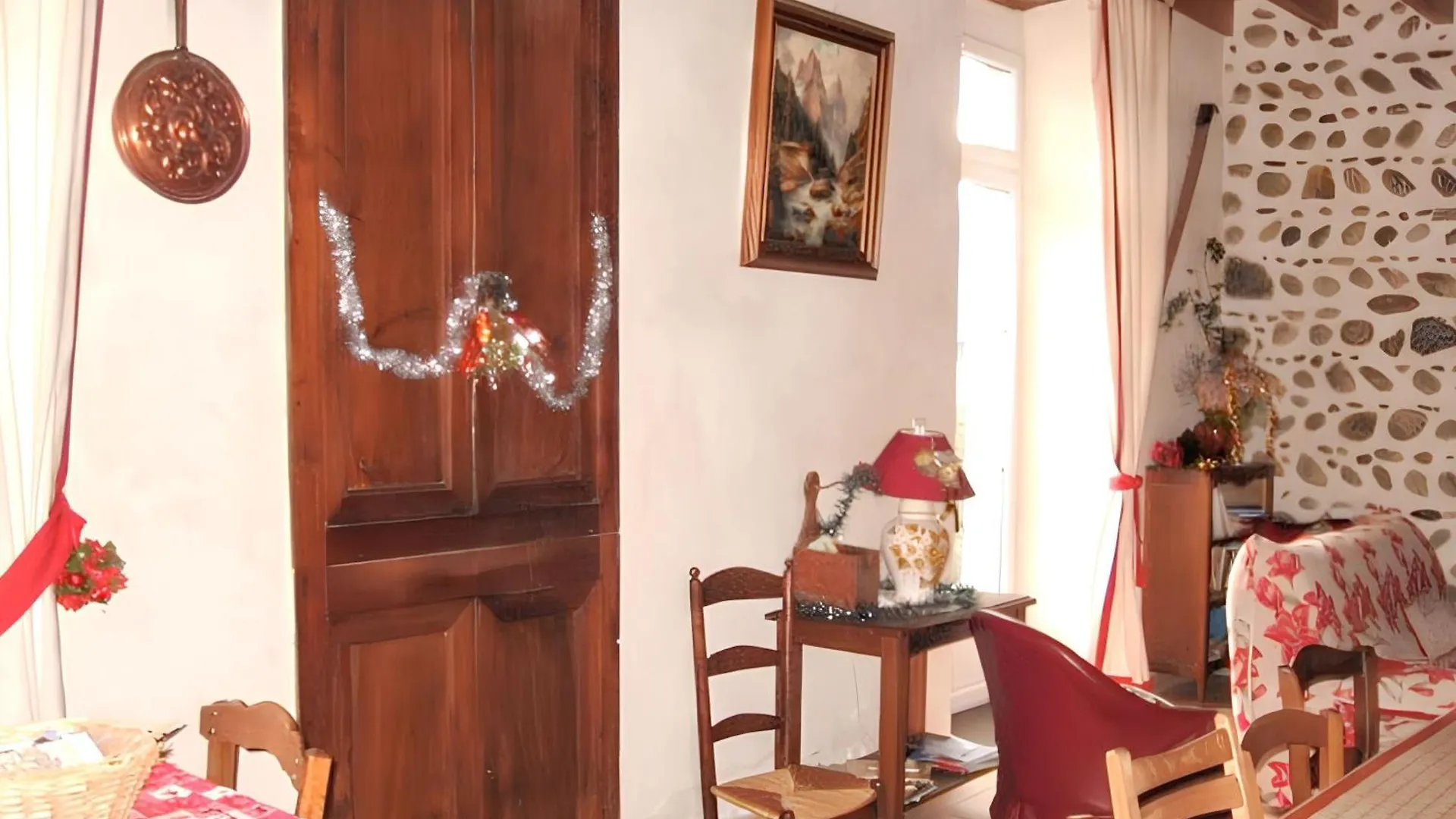 Maison Charmante A Bernac-Dessus Avec Jardin Spacieux